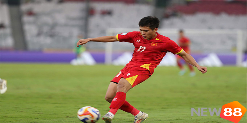 Top 5 Cầu Thủ U22 Việt Nam Ấn Tượng Nhất SEA Games 33 6 Nguyễn Phi Hoàng ghi dấu ấn bên hành lang trái